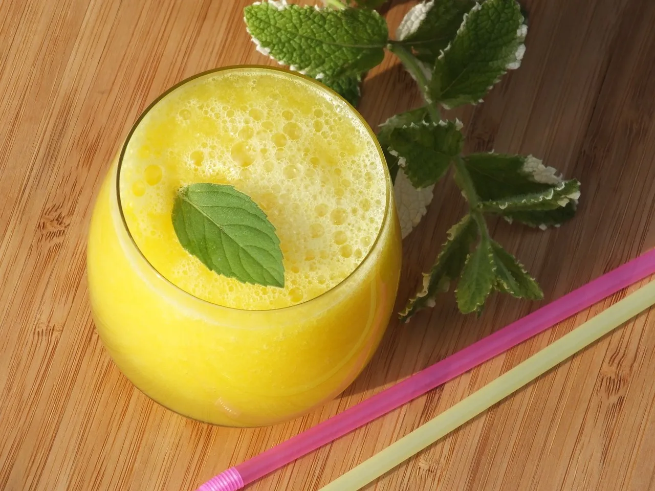 Smoothie z żółtego arbuza