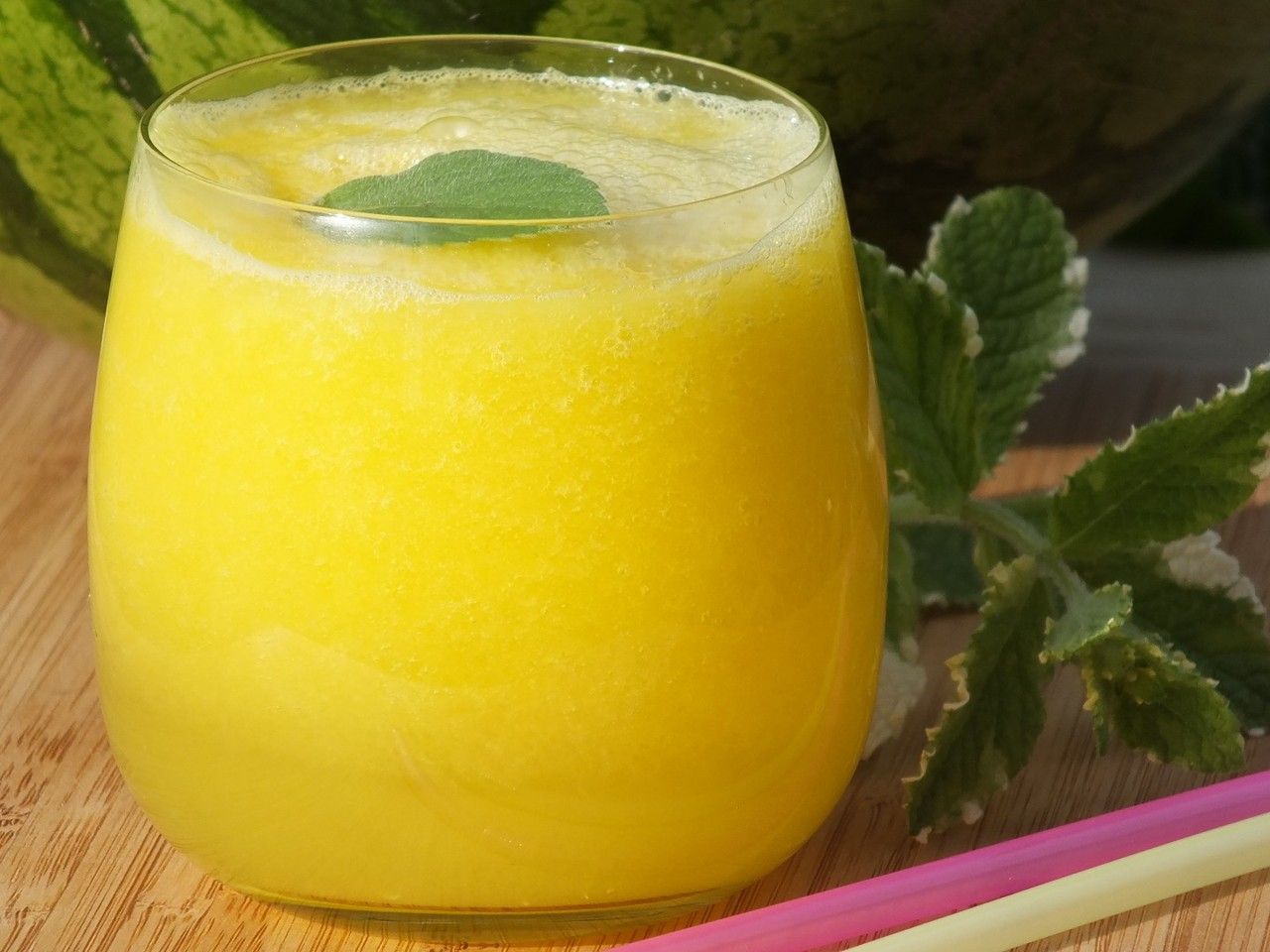 Smoothie z żółtego arbuza