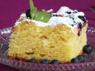 Żółte drożdżowe ciasto z jagodami i rabarbarem - 20