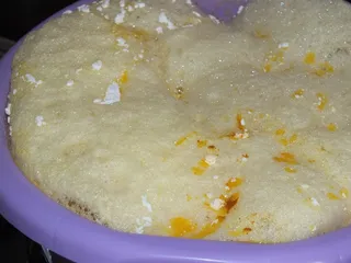 Żółte drożdżowe ciasto z jagodami i rabarbarem - 5