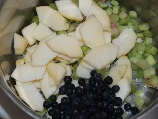 Kompot rabarbarowy z dodatkiem jagód - 4