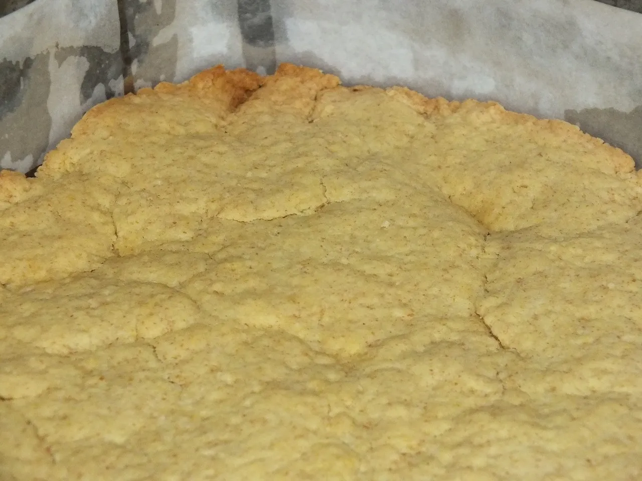 Ciasto z budyniowo-jagodową masą i delikatną pianką