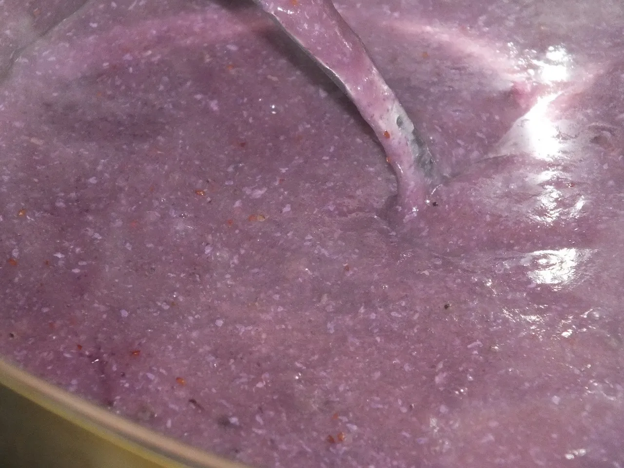 Ciasto z budyniowo-jagodową masą i delikatną pianką