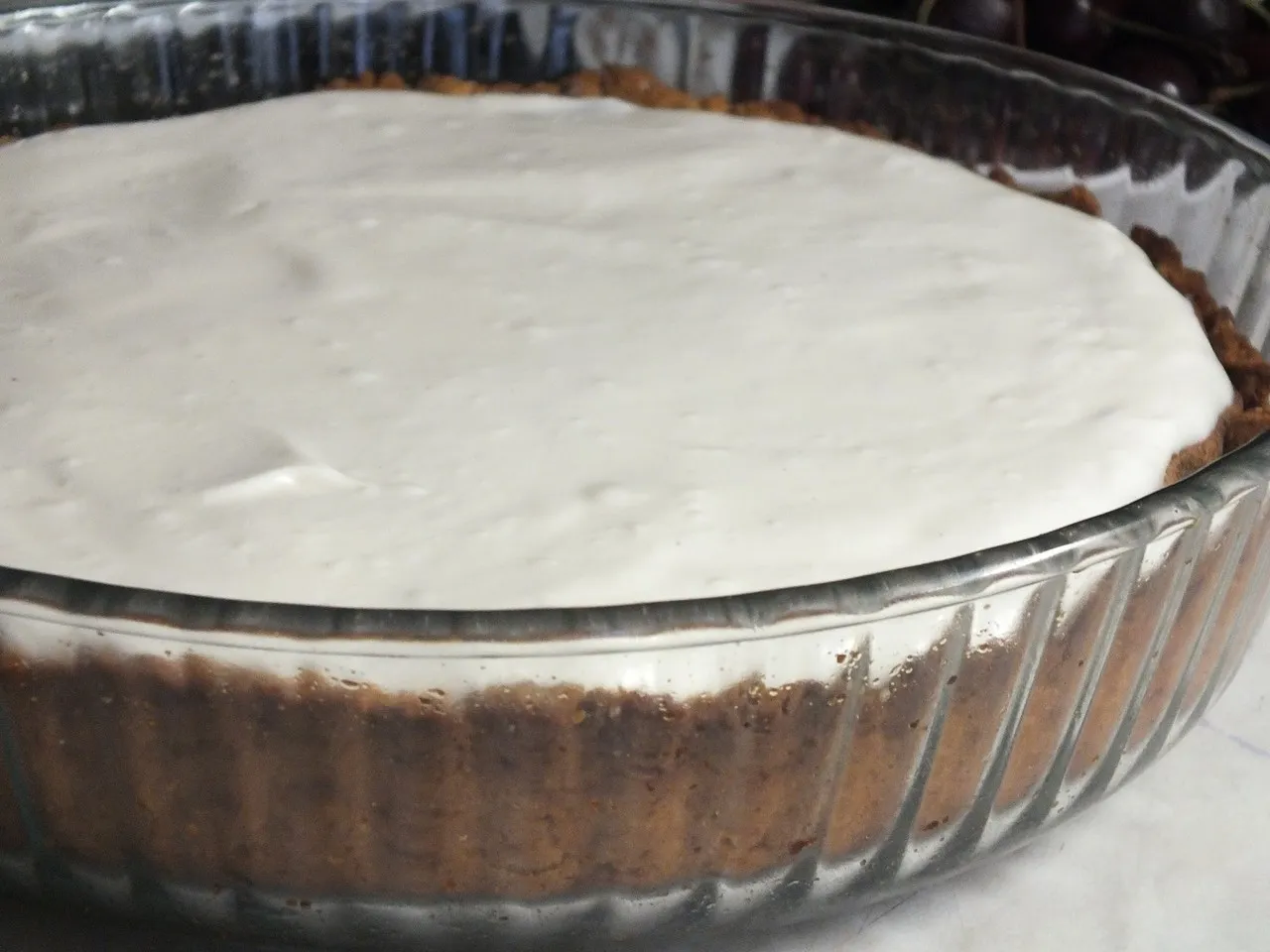 Tarta z jagodową bezą i śmietanką