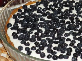 Tarta z jagodową bezą i śmietanką - 15