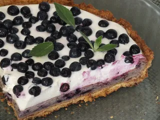 Tarta z jagodową bezą i śmietanką - 16
