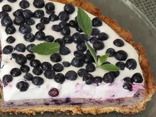 Tarta z jagodową bezą i śmietanką - 18