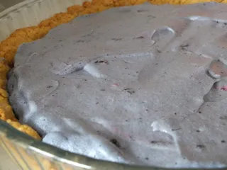 Tarta z jagodową bezą i śmietanką - 8