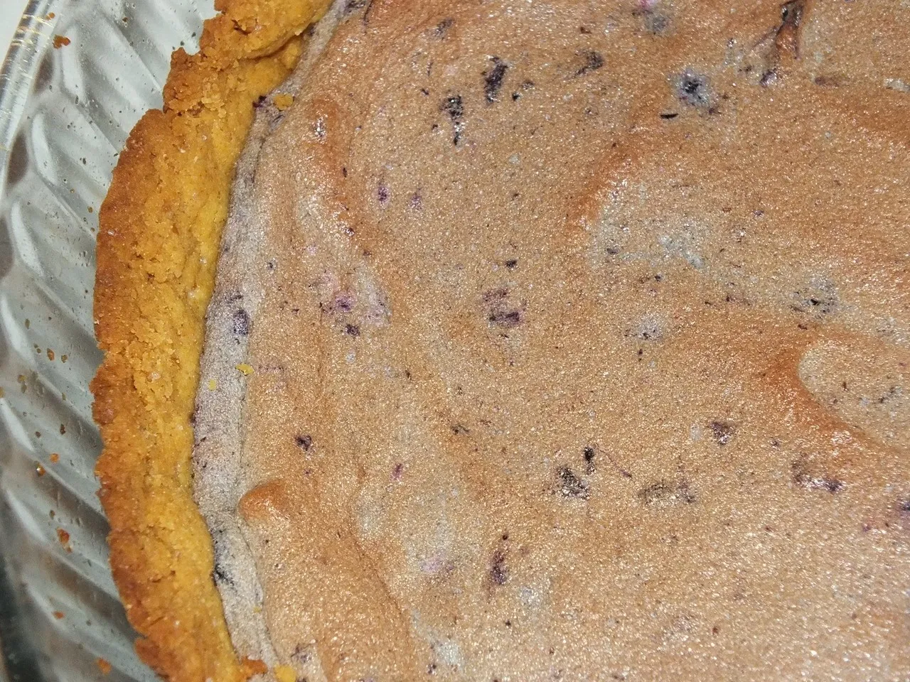 Tarta z jagodową bezą i śmietanką