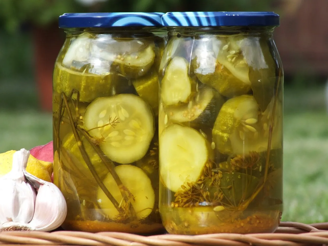 Ogórki w zalewie z curry i kurkumy
