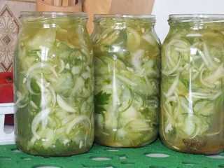 Sałatka z ogórków, cebuli i curry - 7