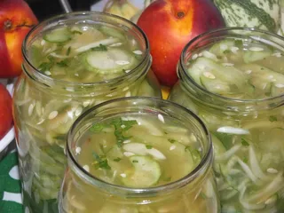 Sałatka z ogórków, cebuli i curry - 8