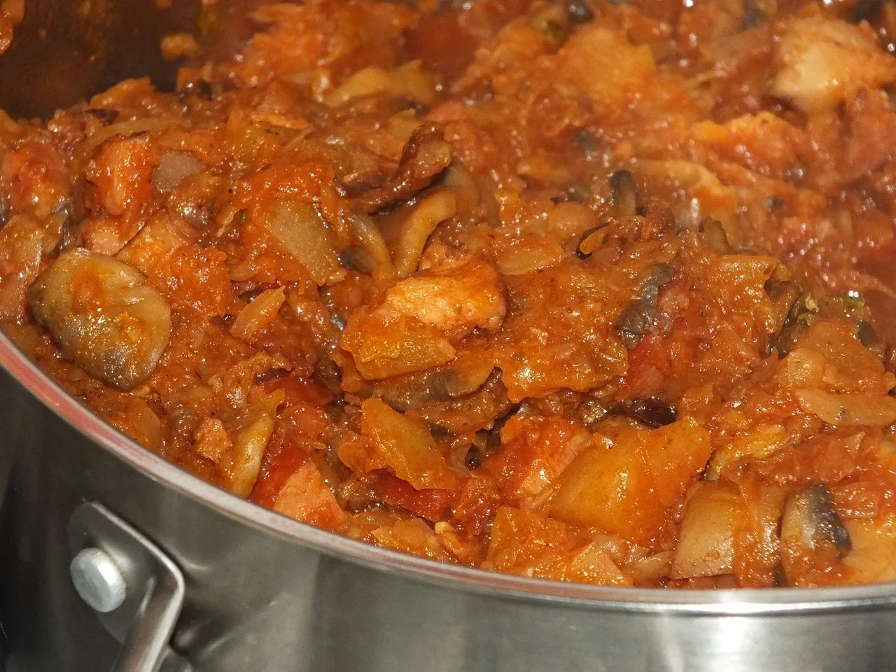 Bigos z pieczarkami i patisonem