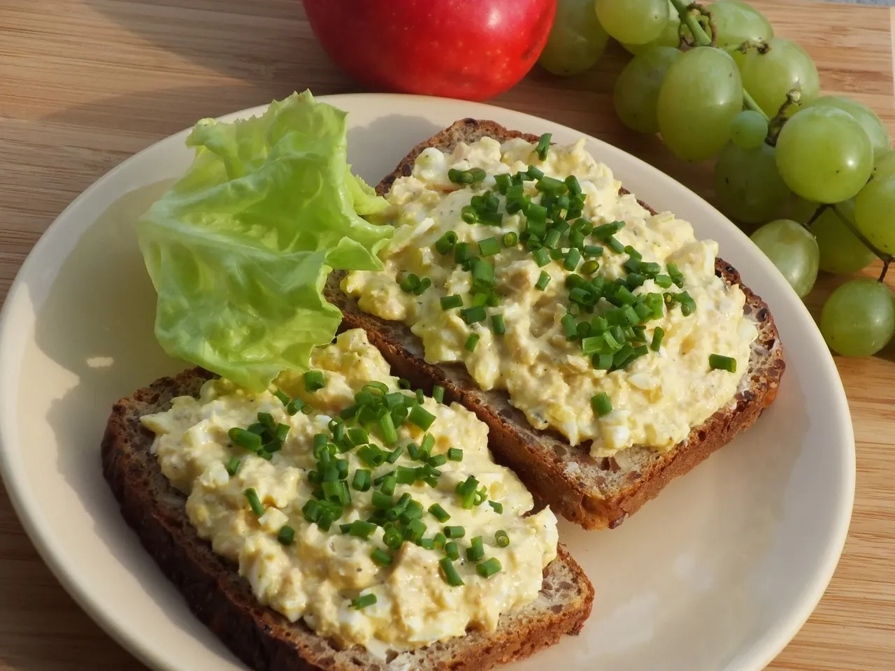 Pasta łososiowa z jajkami