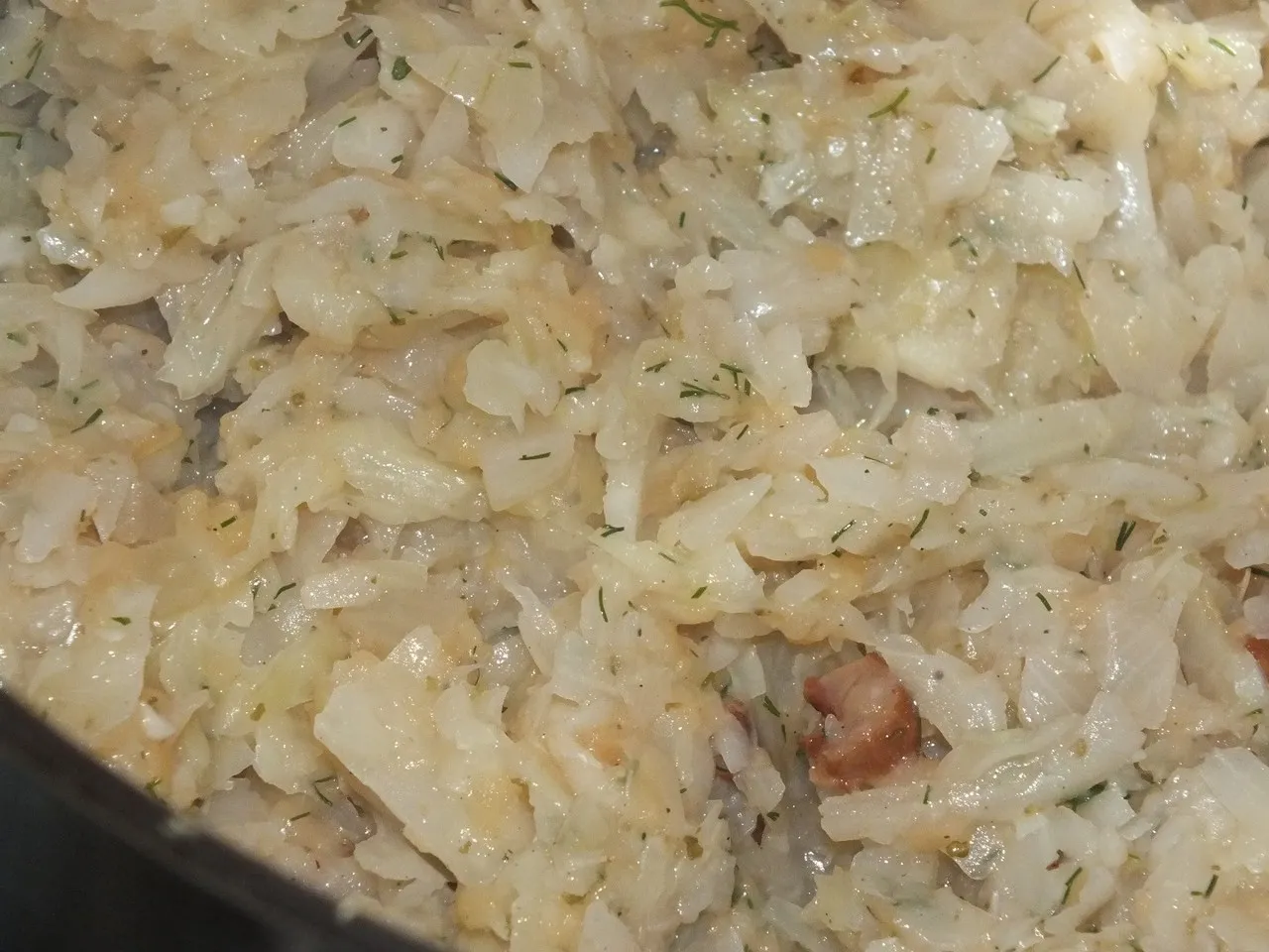 Biała kapusta duszona z jabłkami