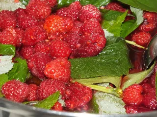 Sok malinowy z nutką mięty i aronii - 8