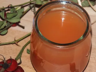 Sok z owoców dzikiej róży - 2