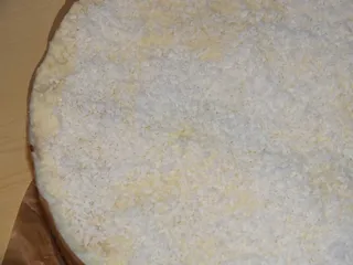 Delikatny torcik przekładany budyniowo-kokosową masą - 13
