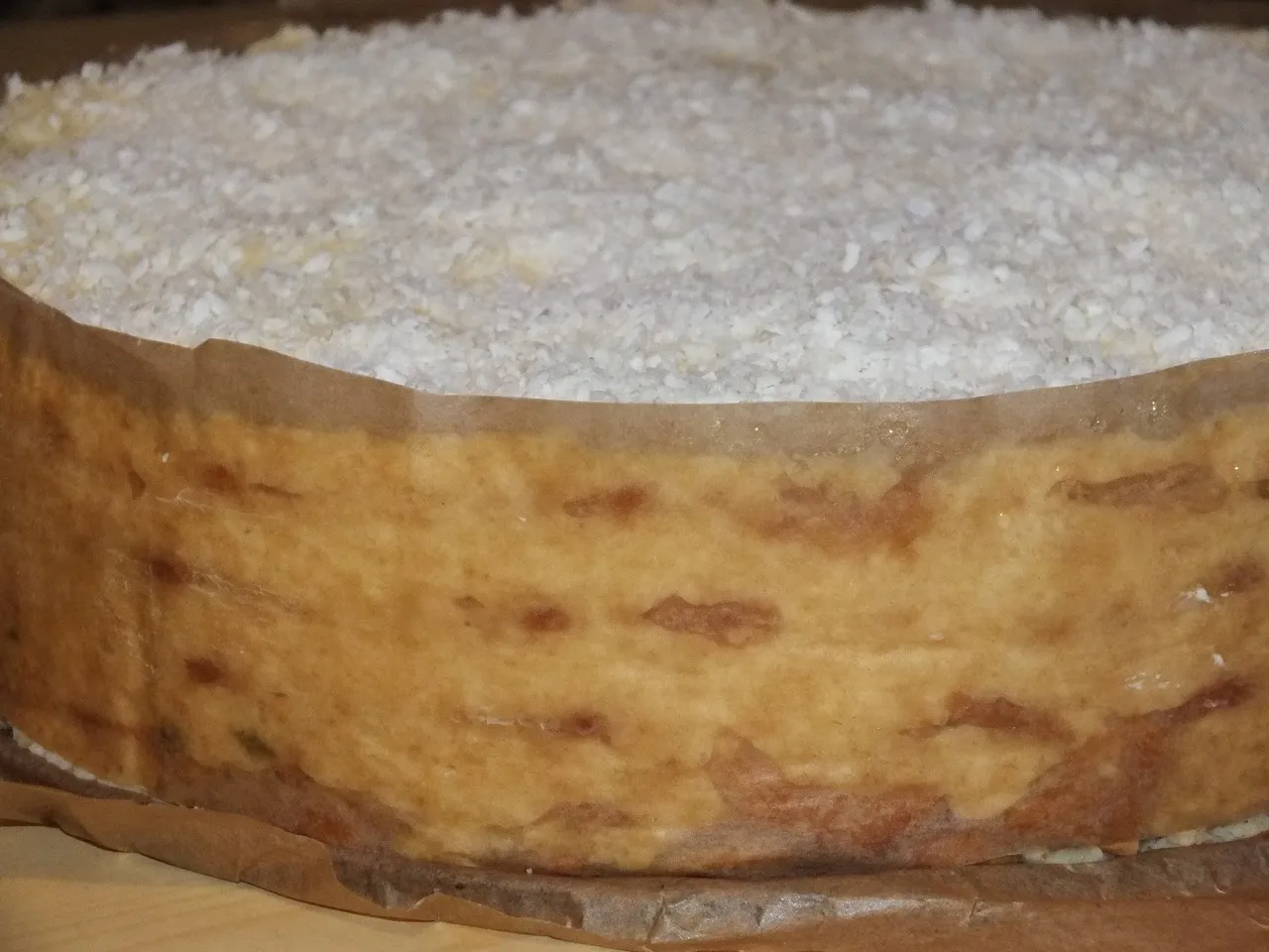 Delikatny torcik przekładany budyniowo-kokosową masą