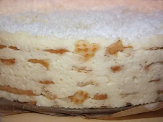 Delikatny torcik przekładany budyniowo-kokosową masą - 16