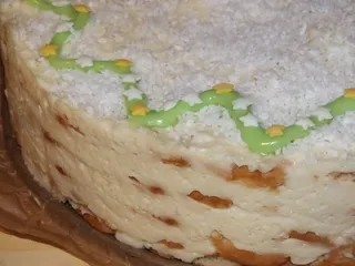 Delikatny torcik przekładany budyniowo-kokosową masą - 3