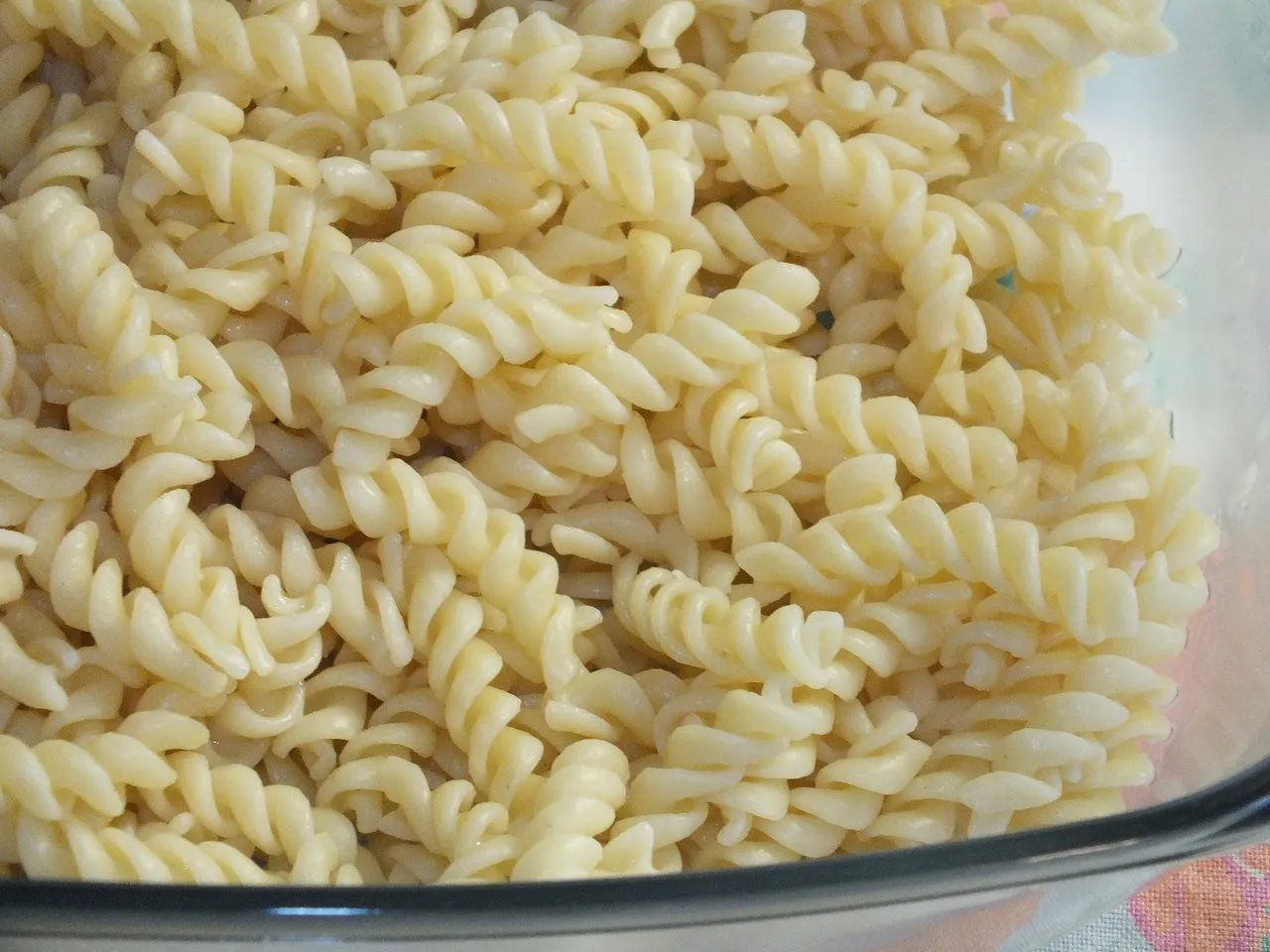 Zapiekanka makaronowa z szynką pod beszamelem