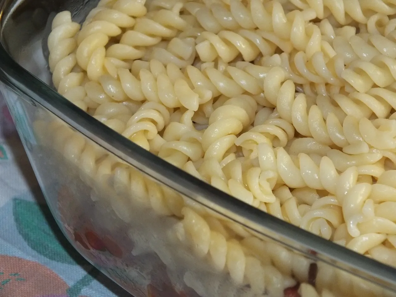 Zapiekanka makaronowa z szynką pod beszamelem