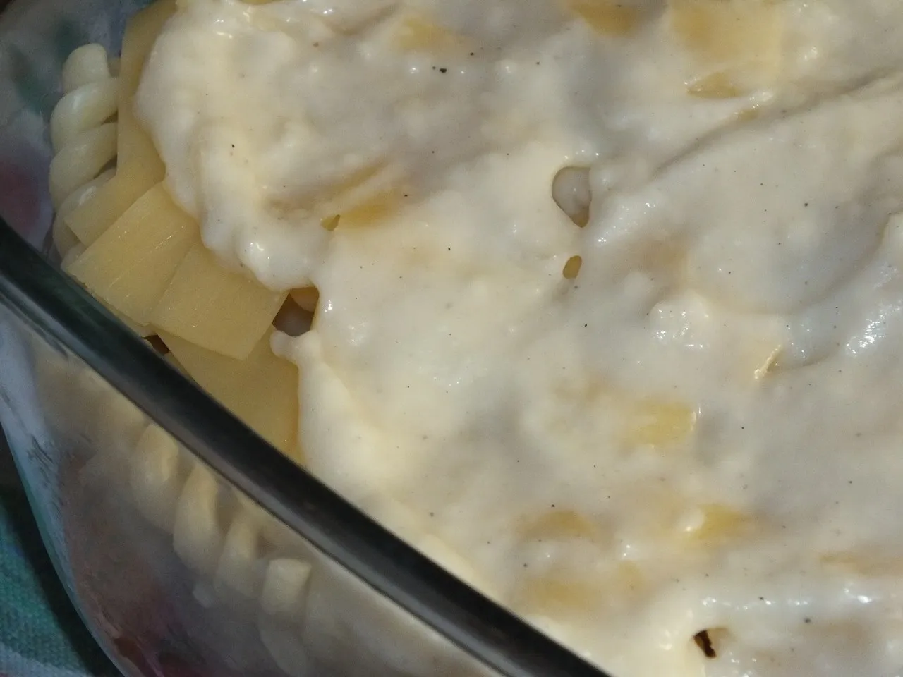 Zapiekanka makaronowa z szynką pod beszamelem