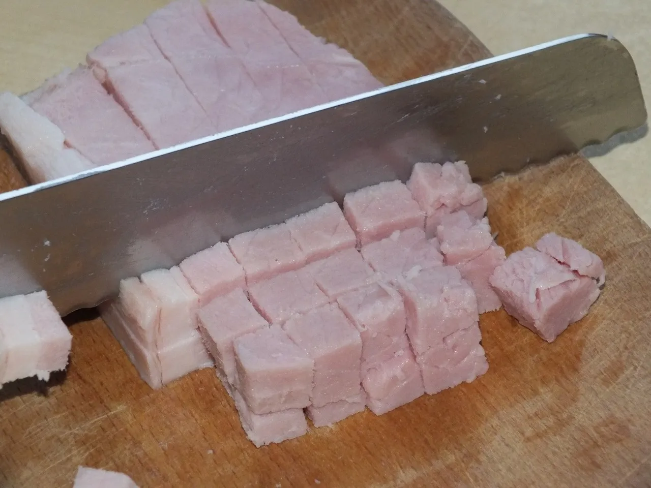 Zapiekanka makaronowa z szynką pod beszamelem