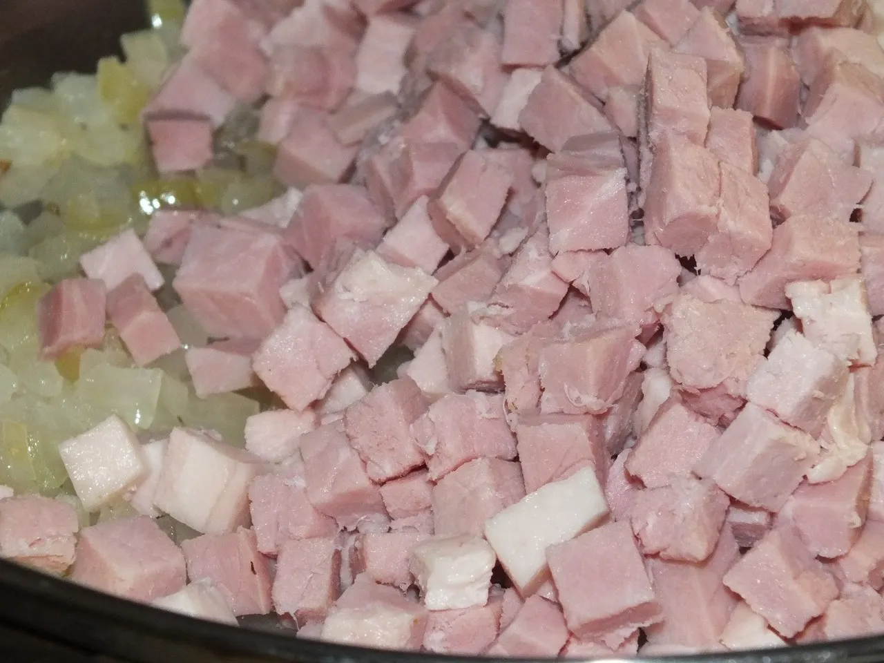 Zapiekanka makaronowa z szynką pod beszamelem