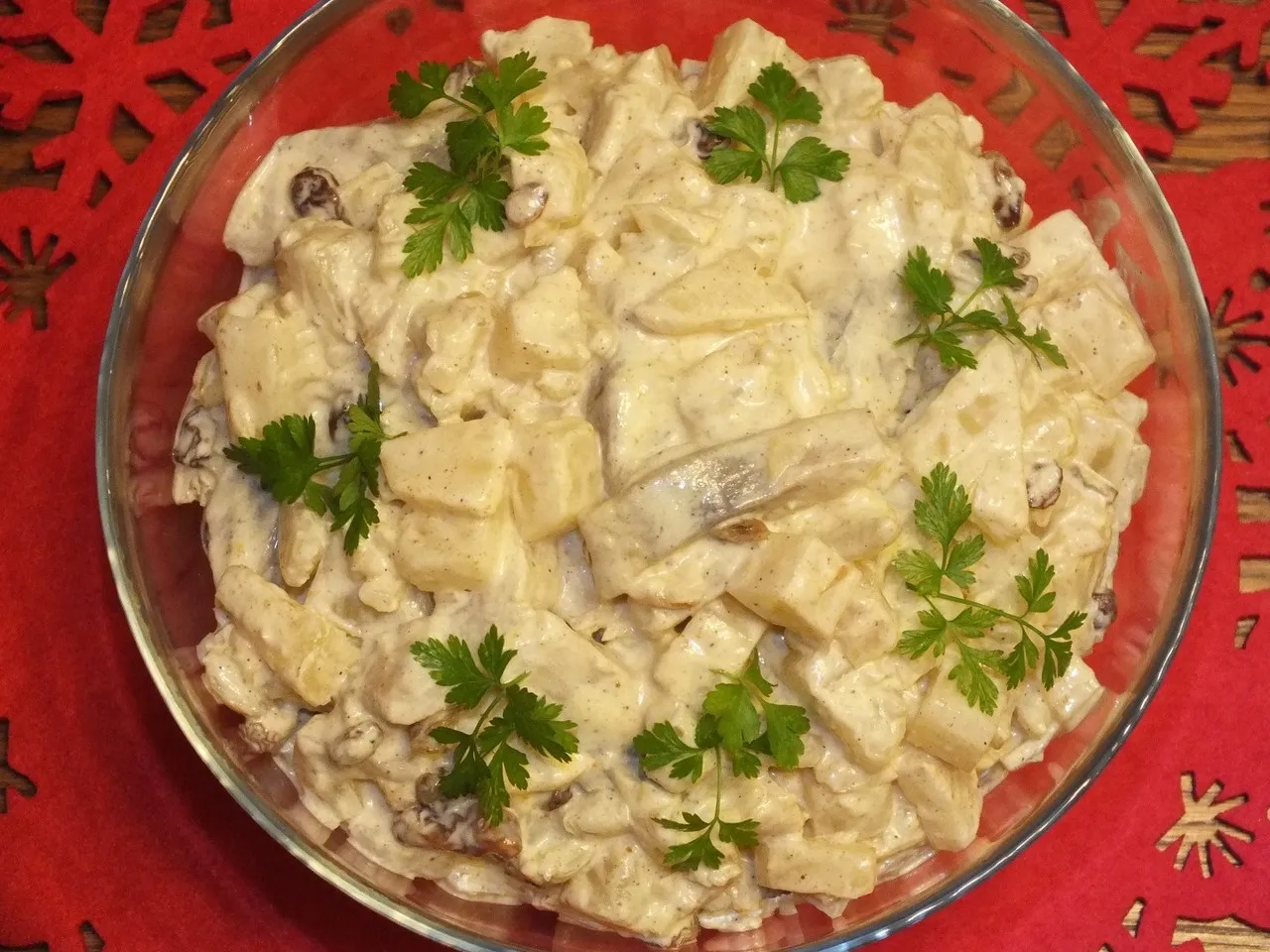 Śledzie z ananasem w sosie curry