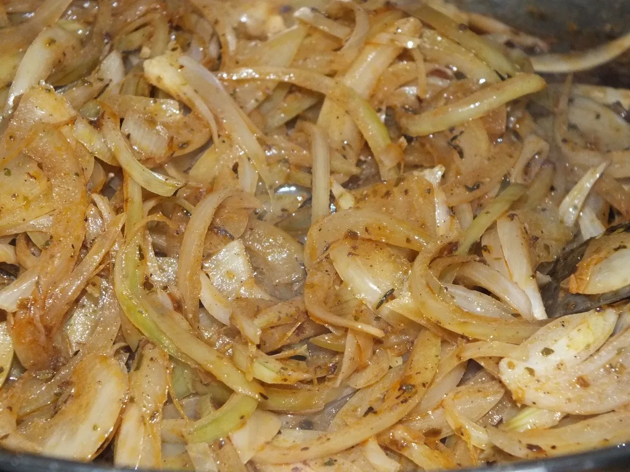 Aromatyczny karczek szpikowany czosnkiem
