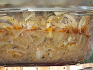 Aromatyczny karczek szpikowany czosnkiem - 17