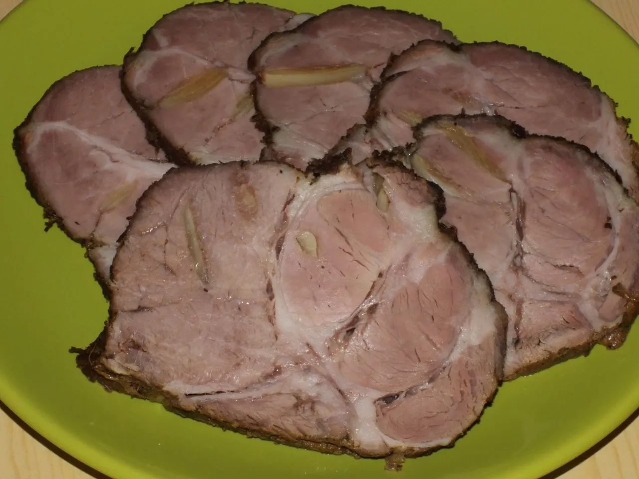 Aromatyczny karczek szpikowany czosnkiem