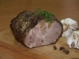 Aromatyczny karczek szpikowany czosnkiem - 22