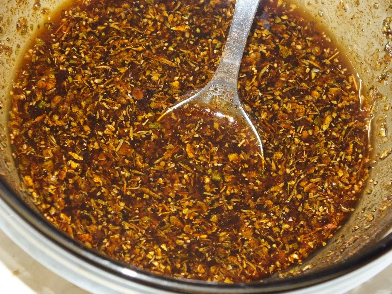 Aromatyczny karczek szpikowany czosnkiem