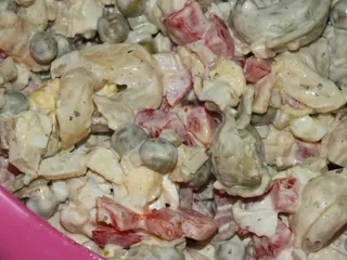Sałatka czosnkowa z makaronem tortellini - 12