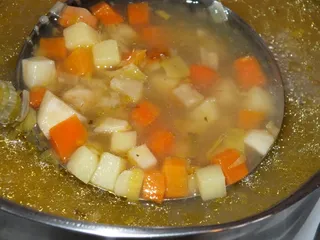 Zupa jarzynowa na wywarze z karpia - 13