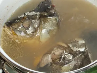 Zupa jarzynowa na wywarze z karpia - 6
