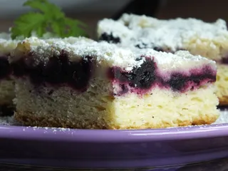Ciasto drożdżowe z aronią i kruszonką - 2