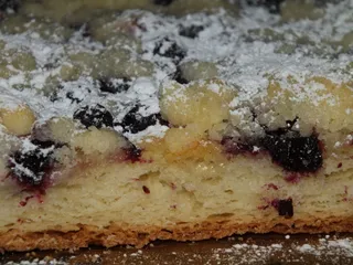 Ciasto drożdżowe z aronią i kruszonką - 16