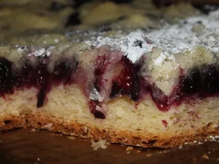 Ciasto drożdżowe z aronią i kruszonką - 17