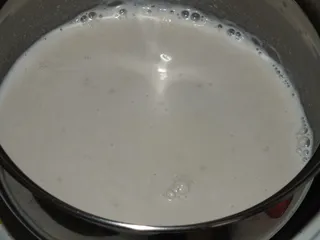 Ciasto drożdżowe z aronią i kruszonką - 4