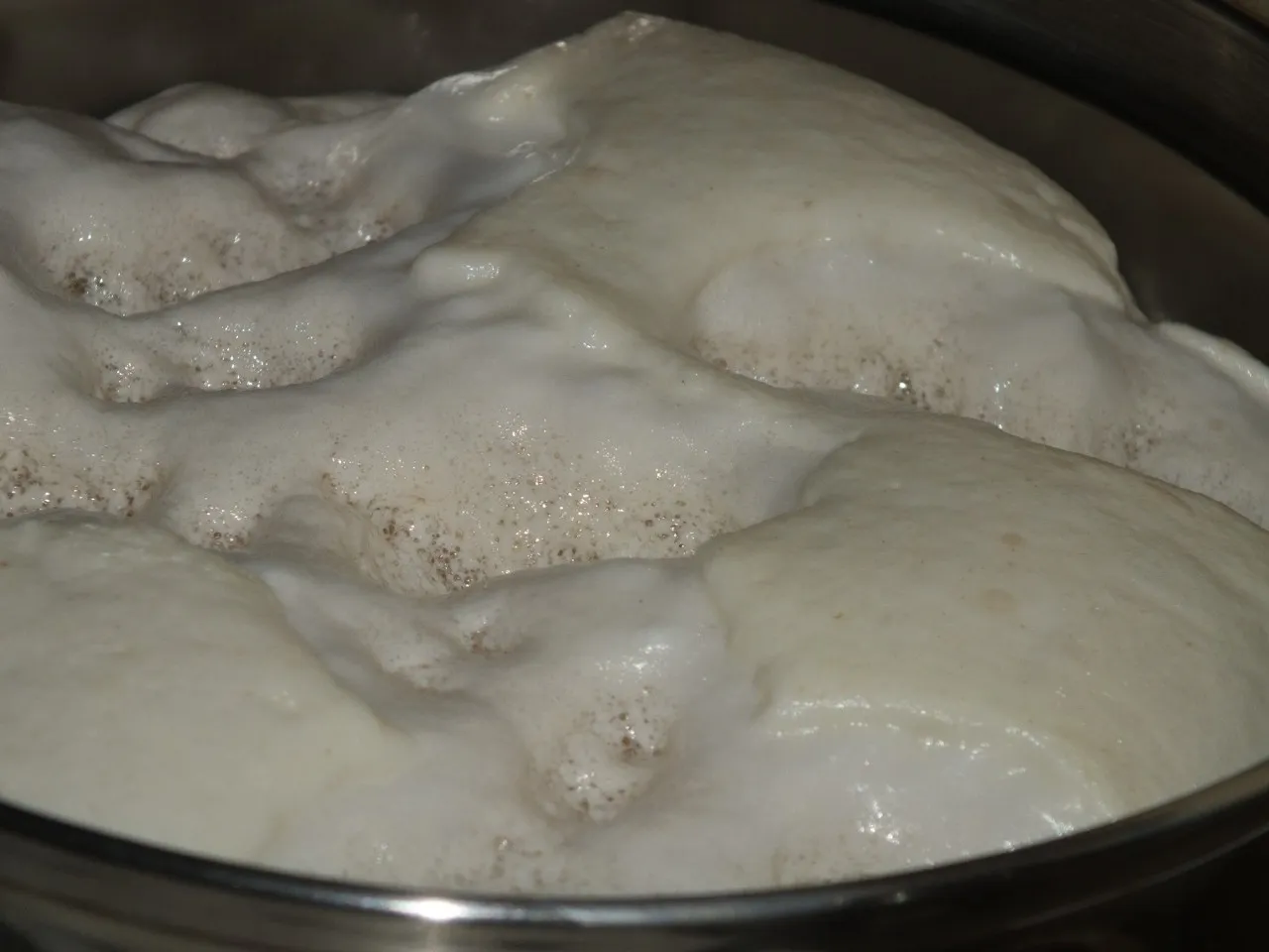Ciasto drożdżowe z aronią i kruszonką