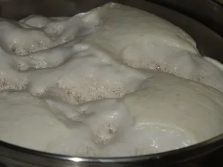Ciasto drożdżowe z aronią i kruszonką - 5