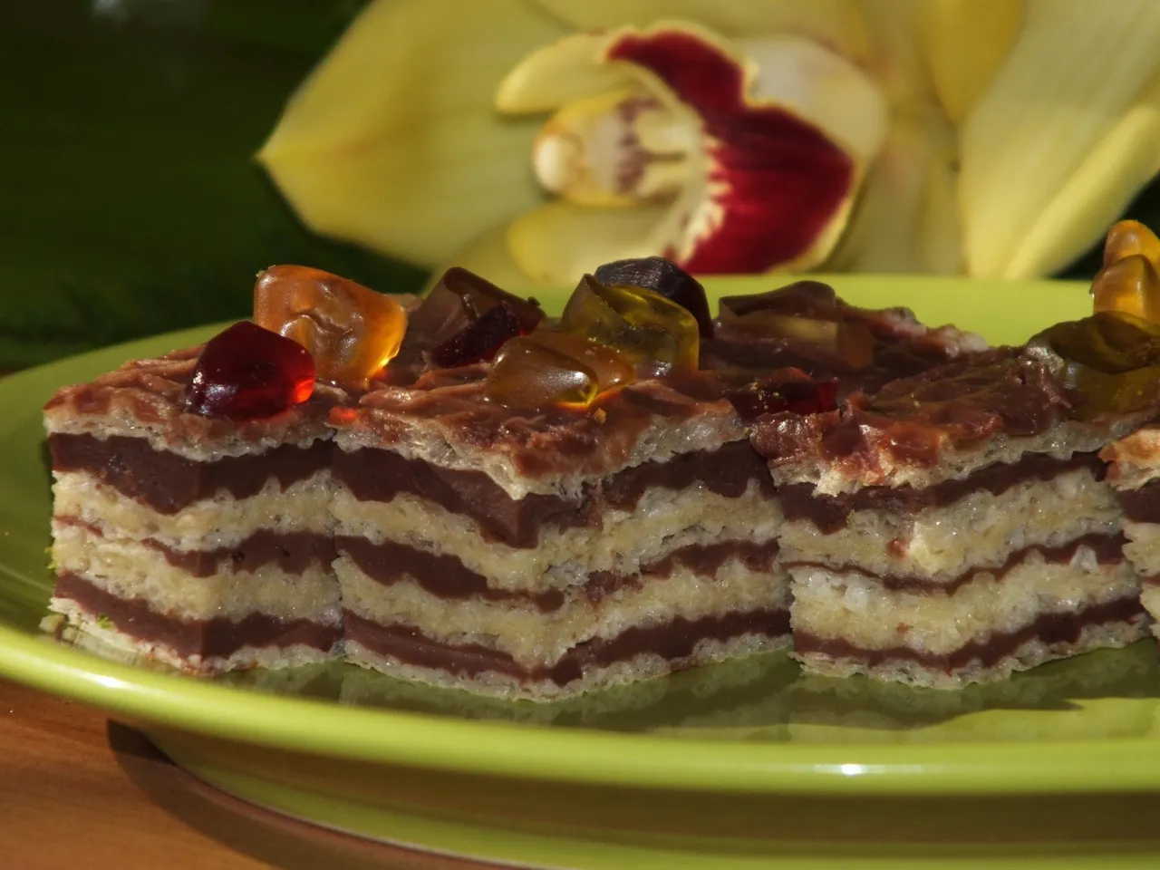 Wafle przekładane cytrynową i czekoladową masą