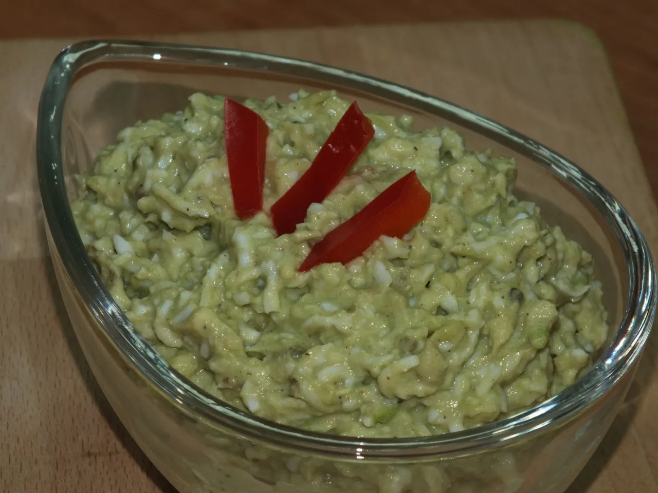 Pasta awokadowa z jajkiem
