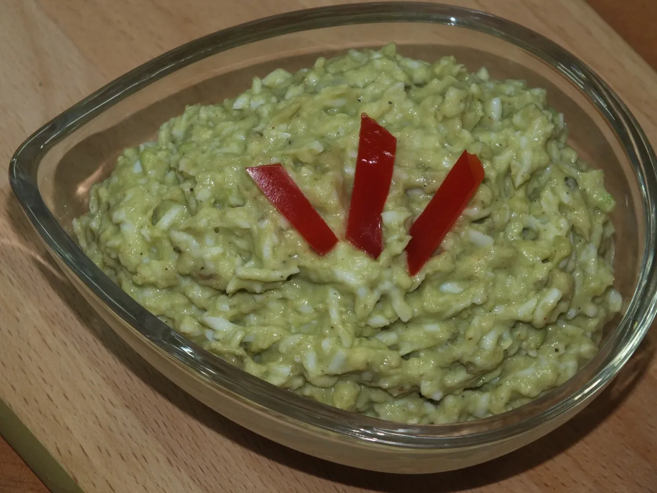 Pasta awokadowa z jajkiem