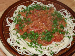 Pełnoziarnisty makaron w pomidorowo-cebulowym sosie - 12