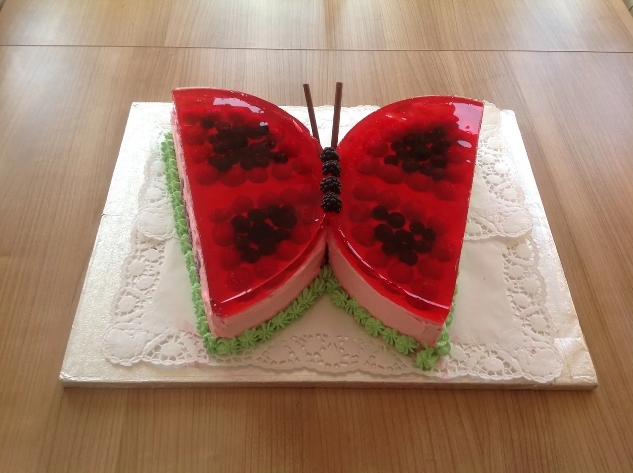 Tort malinowy "Motyl"